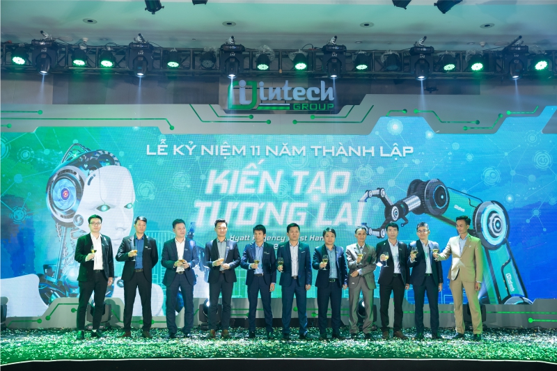 BLĐ nâng ly lễ ra mắt Cương lĩnh Tập Đoàn Intech Group